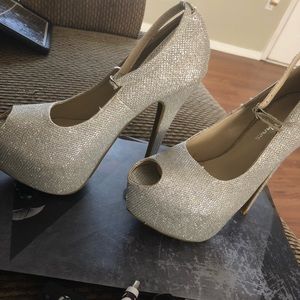 7 1/2 peep toe heels